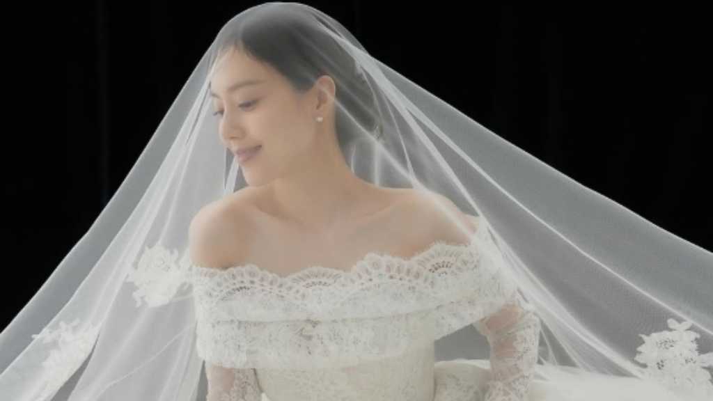 ムン・チェウォン、今月の結婚式を控えウエディングフォト公開！美しいドレス姿
