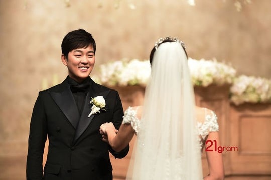 パク クァンヒョン Cnblueからイ ドンゴンまで スターたちの祝福の中で結婚 Kstyle パク クァンヒョン Cnblueからイ ドンゴンまで スターたちの祝福の中で結婚 Kstyle