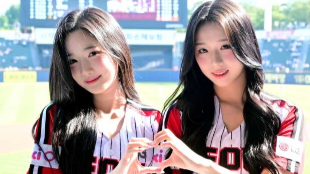 【PHOTO】tripleS キム・ユヨン＆キム・チェヨン、始球式に登場