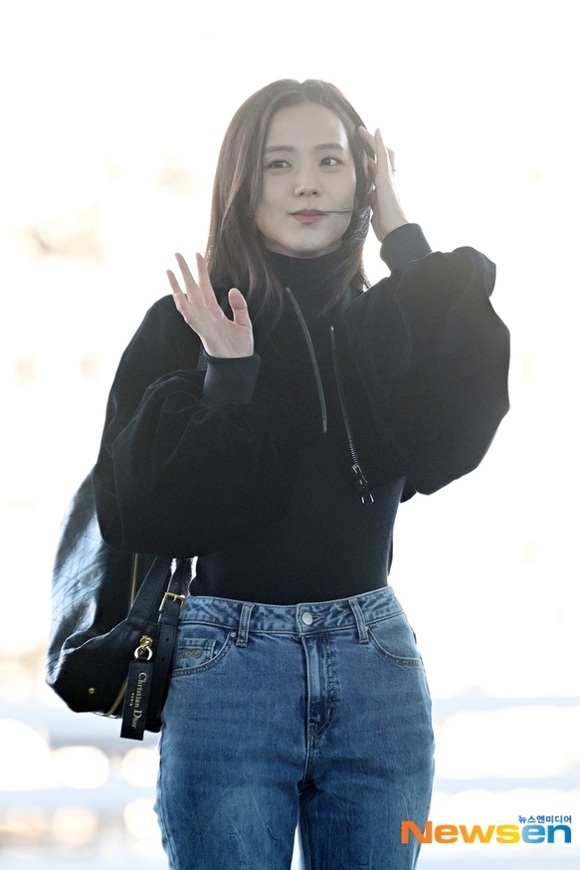 PHOTO】BLACKPINK ジス、海外スケジュールのためフランスへ出国