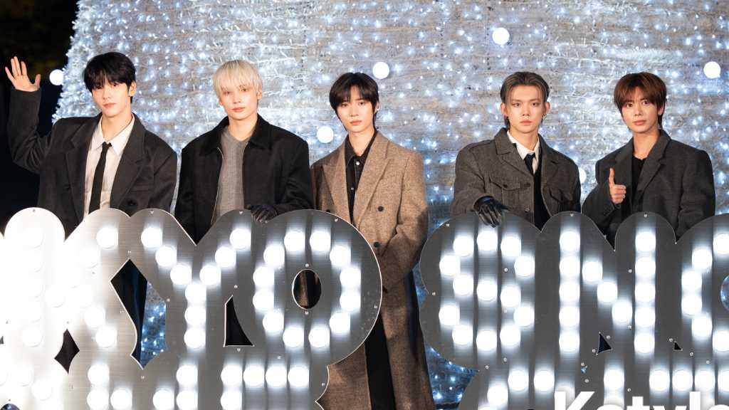 【PHOTO】TOMORROW X TOGETHER、東京ドームシティにサプライズ登場!イルミネーション点灯式でノリノリ