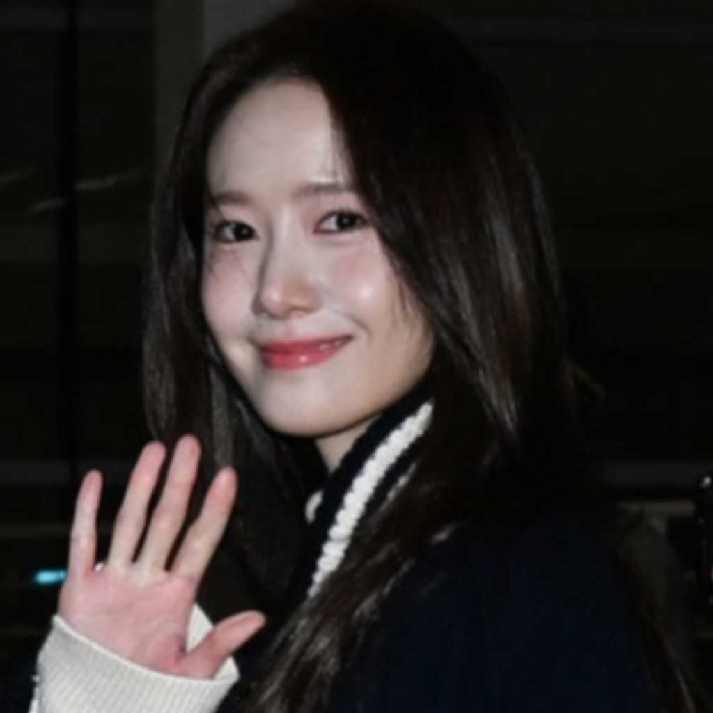 【PHOTO】少女時代 ユナ、海外スケジュールのため出国…美貌に視線釘付け（動画あり）