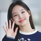 【PHOTO】TWICE ナヨン、日本でのスケジュールのため出国…キュートな笑顔（動画あり）