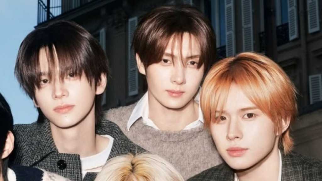 TWS、少年のような魅力あふれるグラビアを公開…パリの街中で撮影されたカットも