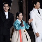 【PHOTO】キム・スヒョン＆チャン・ドンゴン「アジア大会」開幕式に登場“豪華スターの出会い”