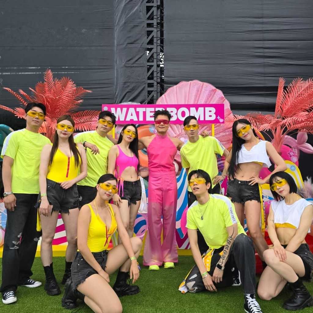 パク・ジニョン、ピンクのシースルー衣装が話題に！「WATERBOMB」で圧巻のステージを披露