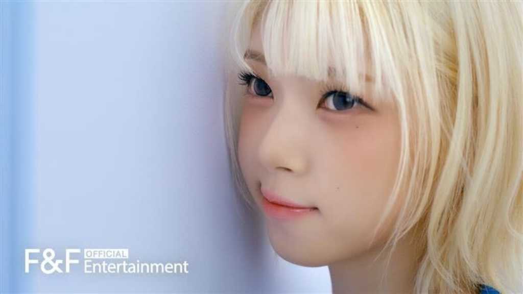 UNIS、日本1stデジタルシングル「もしもし♡」MV公開…ハート溢れるダンスに注目