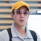 【PHOTO】イ・ソンギュン、海外スケジュールのため出国…目を引く帽子