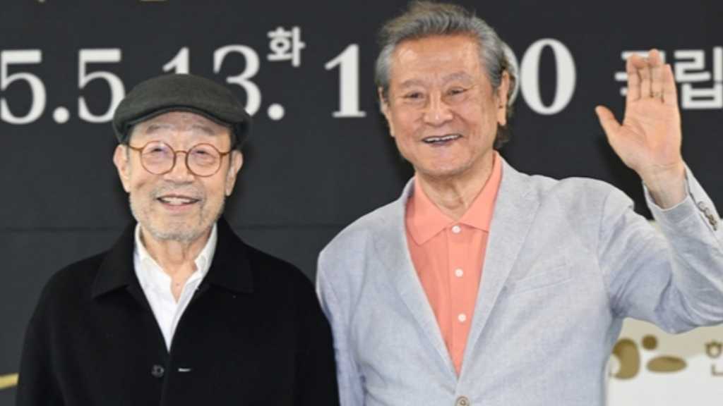 【PHOTO】シン・グ＆パク・グンヒョンら、演劇「ゴドーを待ちながら」記者懇談会に出席