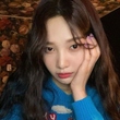 Red Velvet ジョイ、ツンとした表情も魅力的…キュートなニットファッションのセルフショットを公開