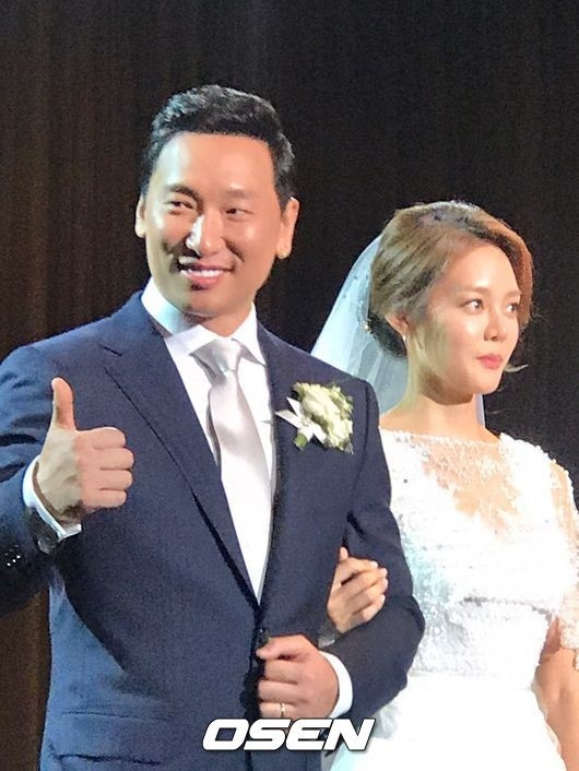 Wanna Oneからblock Bメンバーまで Rhymer アン ヒョンモの結婚式に多数のアーティストが出席 Kstyle