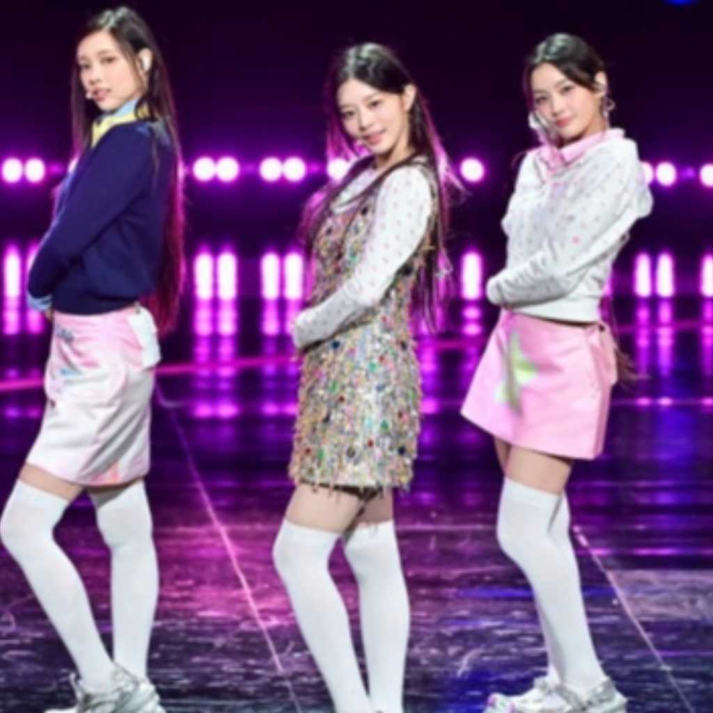 【PHOTO】ILLIT「ソウルドラマアワード2025」で祝賀公演を披露