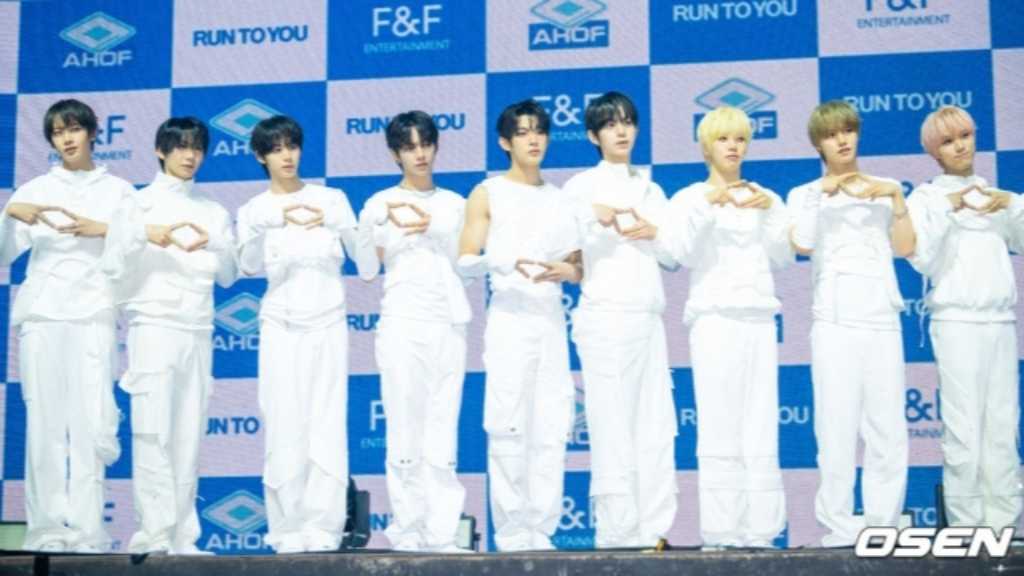 【PHOTO】AHOF、3rdミニアルバム「RUN TO YOU」発売記念ショーケースを開催