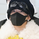 【PHOTO】TREASURE、日本での公演を終えて韓国に到着…華やかなファッション