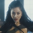 TWICE ジヒョ、モモに続いてソロパフォーマンス映像を公開…素足で力強いダンスを披露