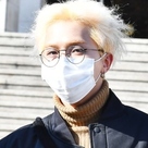 【PHOTO】WINNER ソン・ミノ、ラジオ番組の収録に参加…ひまわりを手に持って登場(動画あり)