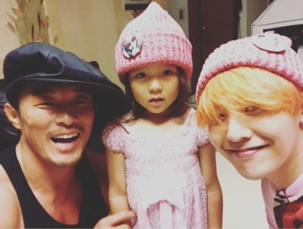 秋山成勲 娘サランちゃんの10歳の誕生日を祝福 Bigbangのg Dragonとのスリーショットも Kstyle