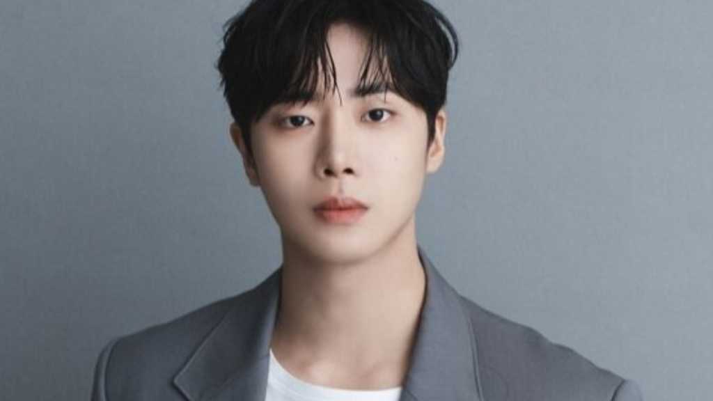 俳優チュ・ヨンウ、異例の歌手デビュー！韓国ファンミーティングで初お披露目