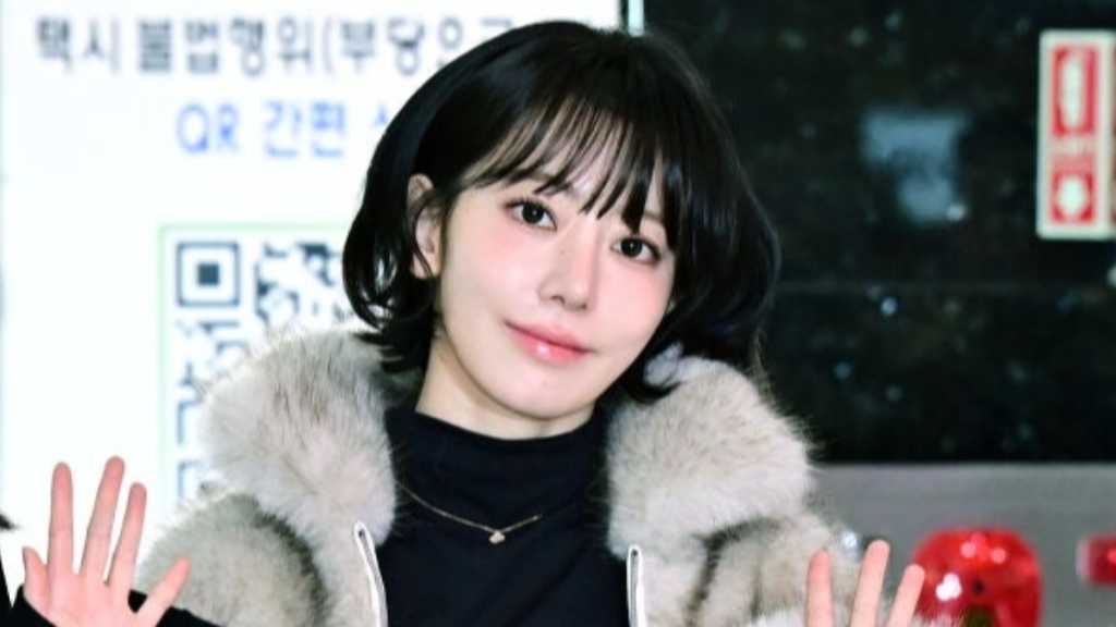 LE SSERAFIM 宮脇咲良、初のパリ公演を欠席「高熱を伴う体調不良…休息が必要」