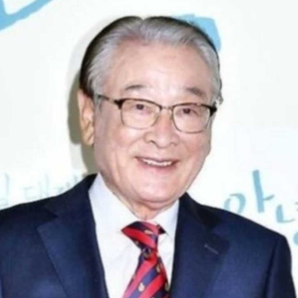 90歳の俳優イ・スンジェの体調にも言及…チョン・ドンファン、授賞式でメッセージ“回復を切に願う”