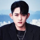 【PHOTO】故チェ・ジンシルさんの息子チェ・ファンヒ、インタビューで見せた自信溢れる表情