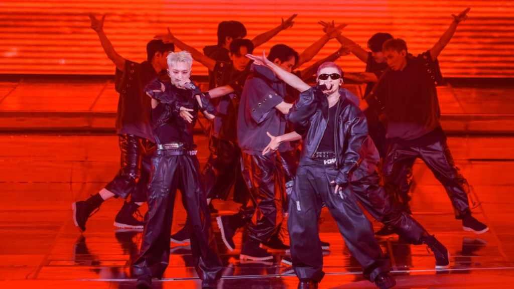 SEVENTEEN ホシ＆ウジ、ソウル公演で阿吽の呼吸…メンバーもサプライズ登場「夢を叶えられて幸せ」