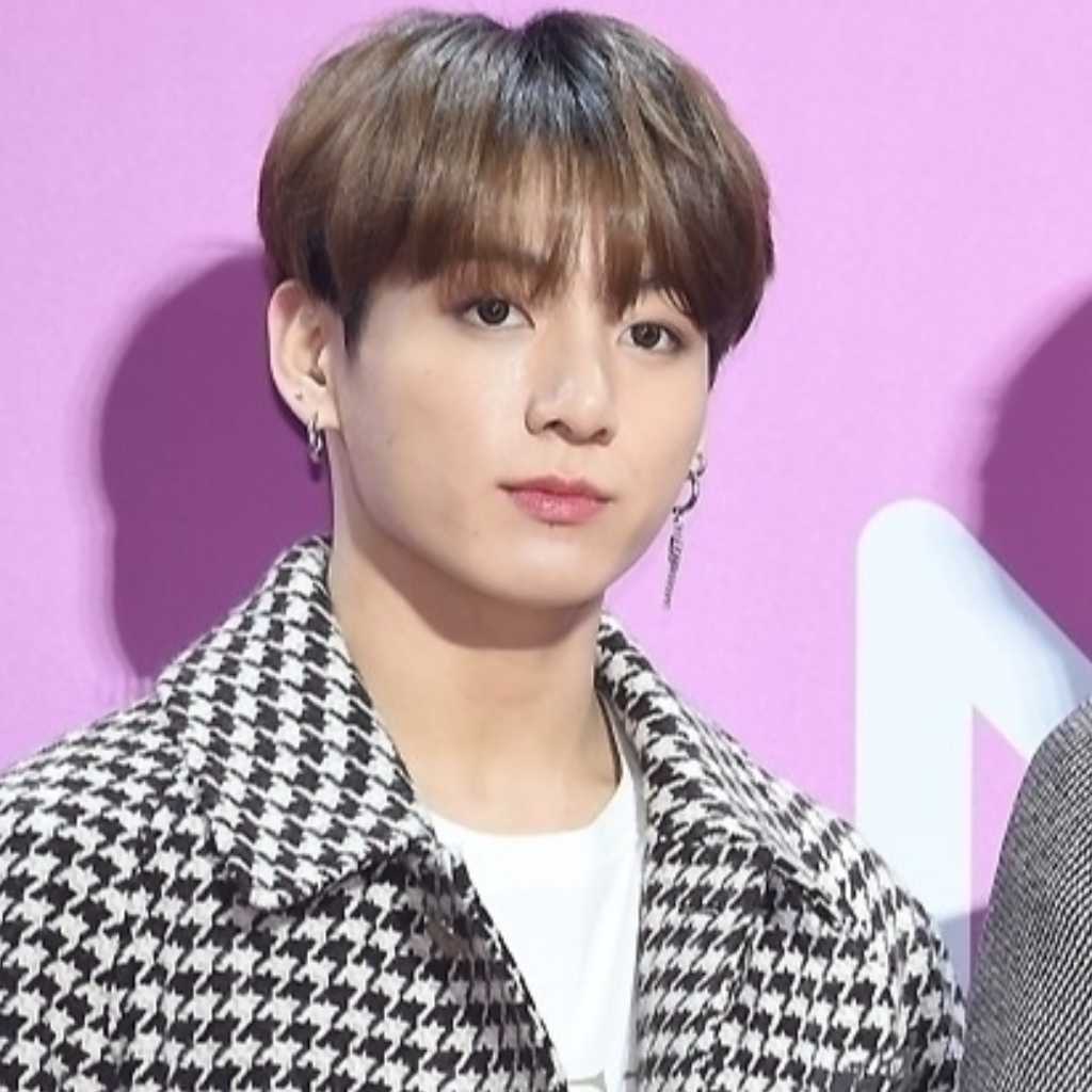 BTS ジョングク、サセンファンの迷惑行為に警告…拳を振り上げるジェスチャーも