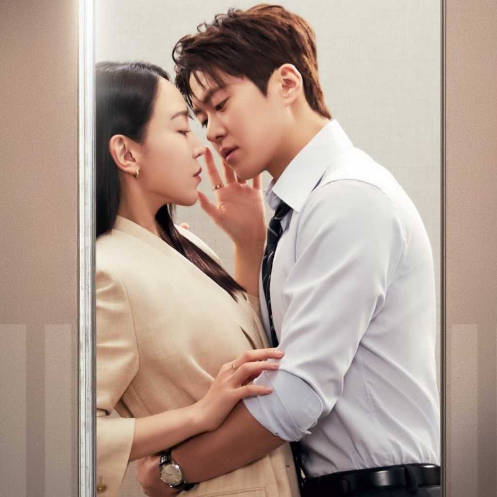 シン・ヘソン＆コンミョン、エレベーターでキス寸前！？新ドラマ「隠密な監査」密着ポスター公開