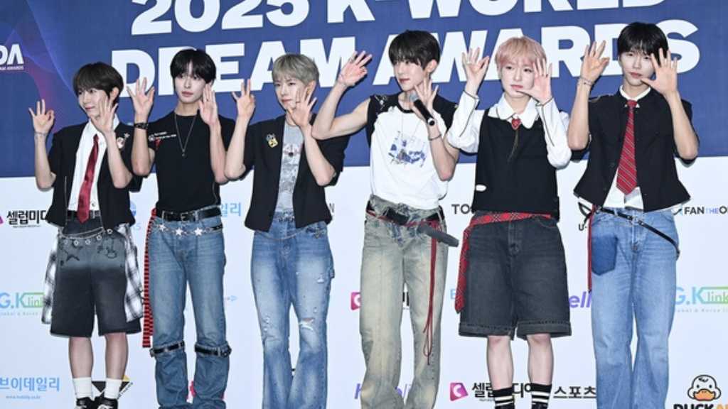 【PHOTO】NCT WISH「2025 K-WORLD DREAM AWARDS」ブルーカーペットに登場