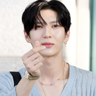 【PHOTO】VIXX レオ、ソロコンサートのため約3年ぶりに日本へ…爽やかな指ハート