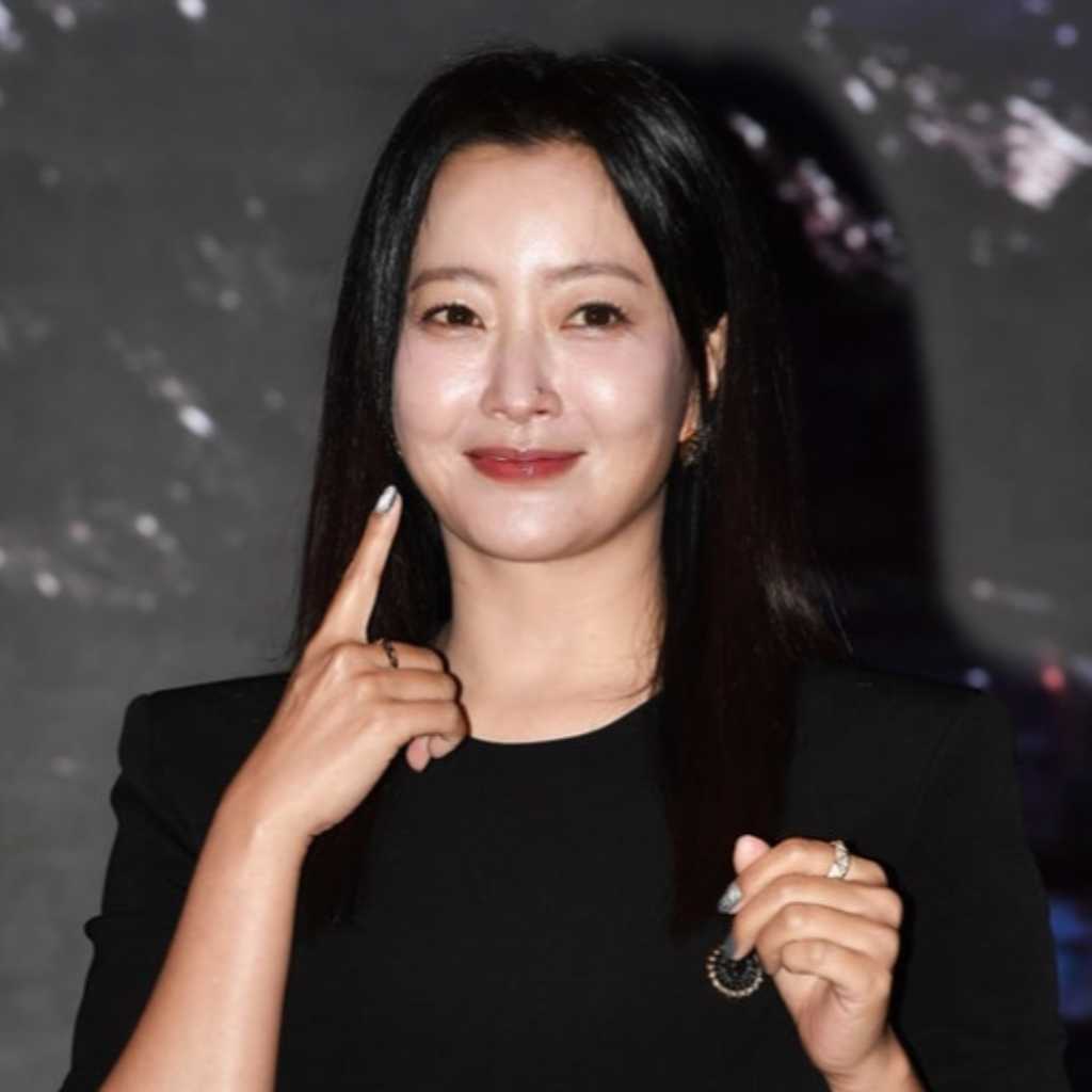 キム・ヒソン、母親が昨日(10/2)死去…番組で愛情を告白も