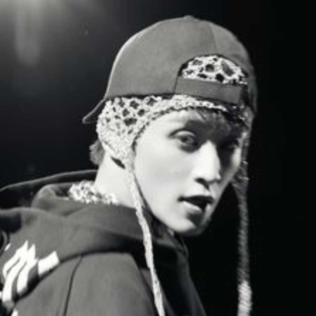NCT マーク、ヘチャンとのユニット曲「+82 Pressin'」MV公開…人気映画をオマージュ