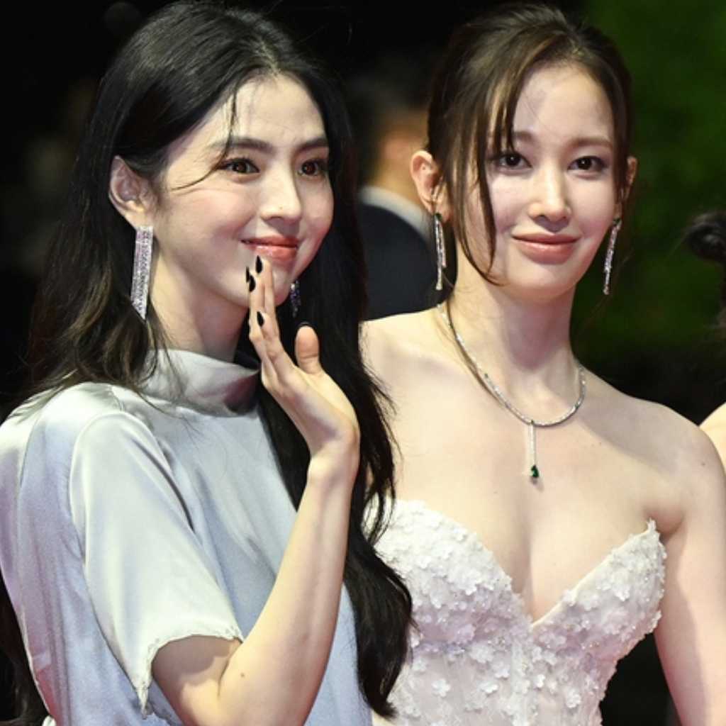 【PHOTO】ハン・ソヒ＆チョン・ジョンソ「釜山国際映画祭」開幕式のレッドカーペットに登場（動画あり）