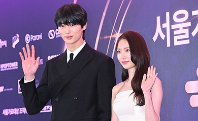 【PHOTO】ビョン・ウソク&コン・スンヨン「第32回ソウル歌謡大賞」レッドカーペットに登場