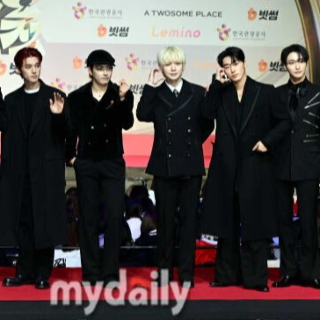 【PHOTO】ATEEZ「2025 SBS歌謡大典」レッドカーペットに登場