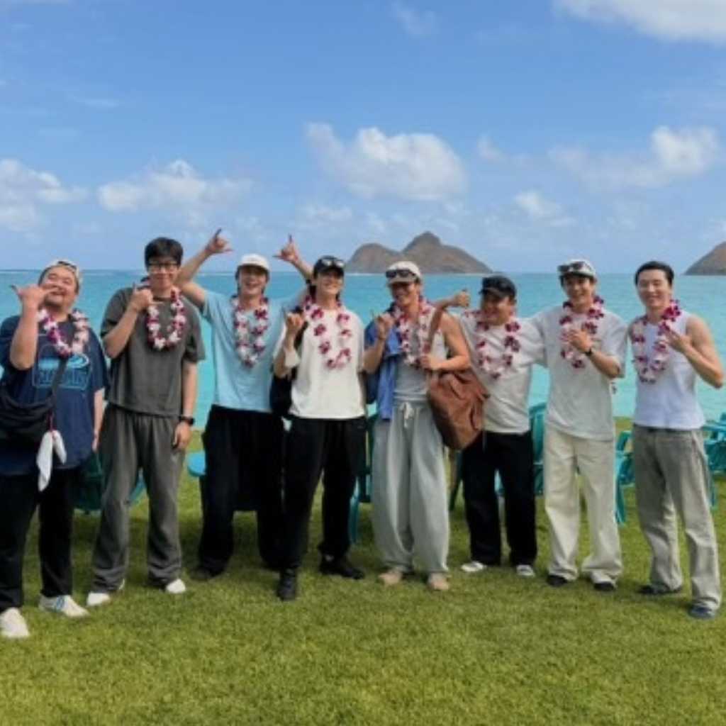 BTSのVからパク・ソジュンまで、ウガファミリーでハワイ旅行へ!海水浴からドライブまで休暇を満喫