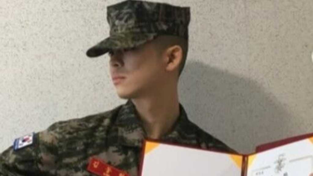 GREE、本日(1/28)除隊…父キム・グラがMCを務める番組の収録に参加