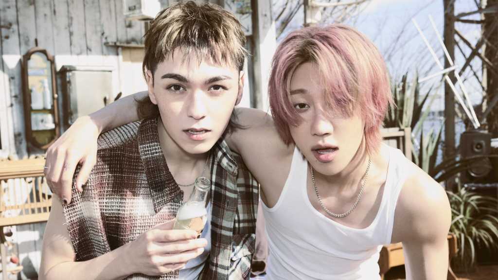 SEVENTEEN ディエイト＆バーノンのユニットV8、1stミニアルバムのコンセプトフィルム＆フォト第1弾を公開