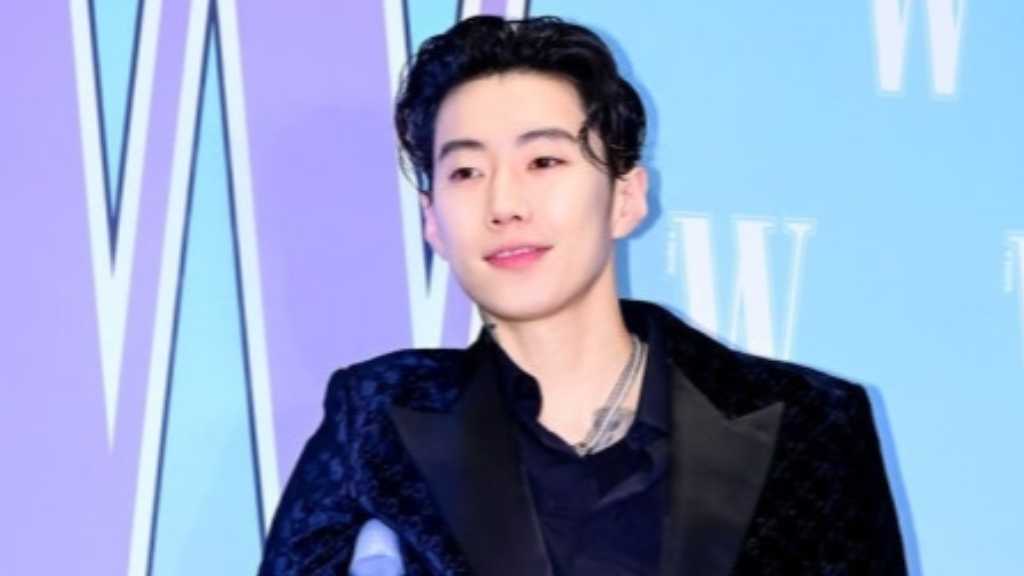 パク・ジェボム、乳がん啓発キャンペーンで性的な歌詞？公演に批判の声も…本人が謝罪