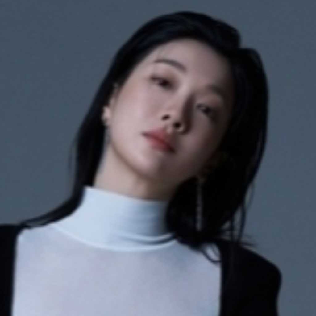 Netflixドラマ「トランク」出演チョン・ユンハ、魅力漂うグラビアを公開