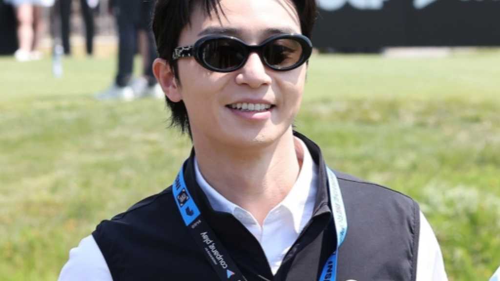 【PHOTO】パク・ソジュン「LIV GOLF KOREA」にギャラリーとして参加…輝く笑顔