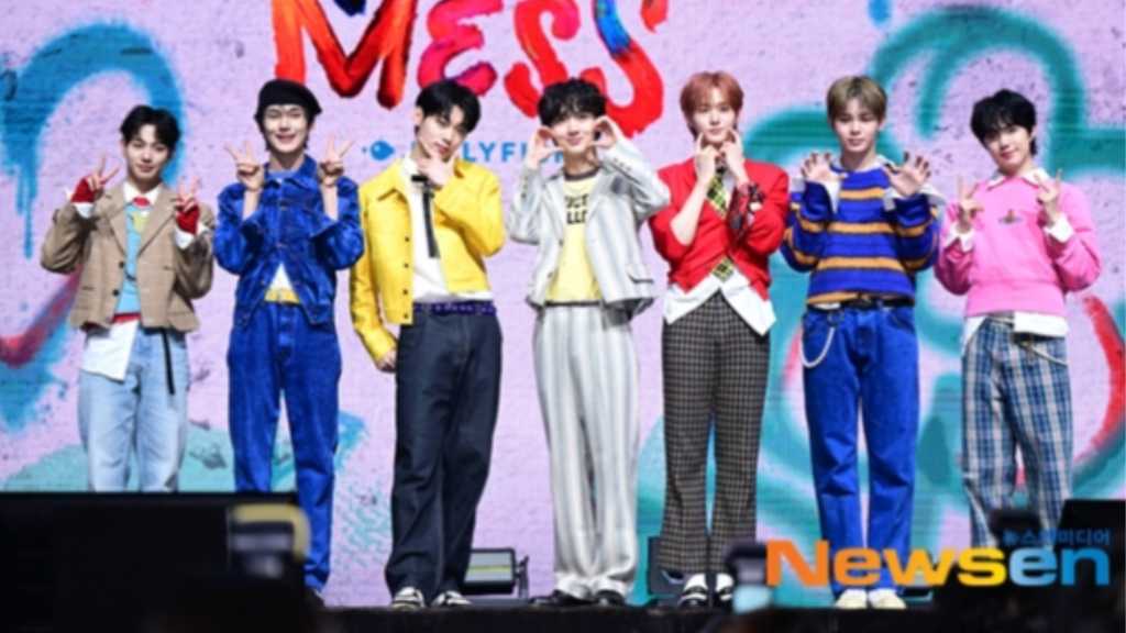 PHOTO】EVNNE、4thミニアルバム「HOT MESS」発売記念ショー