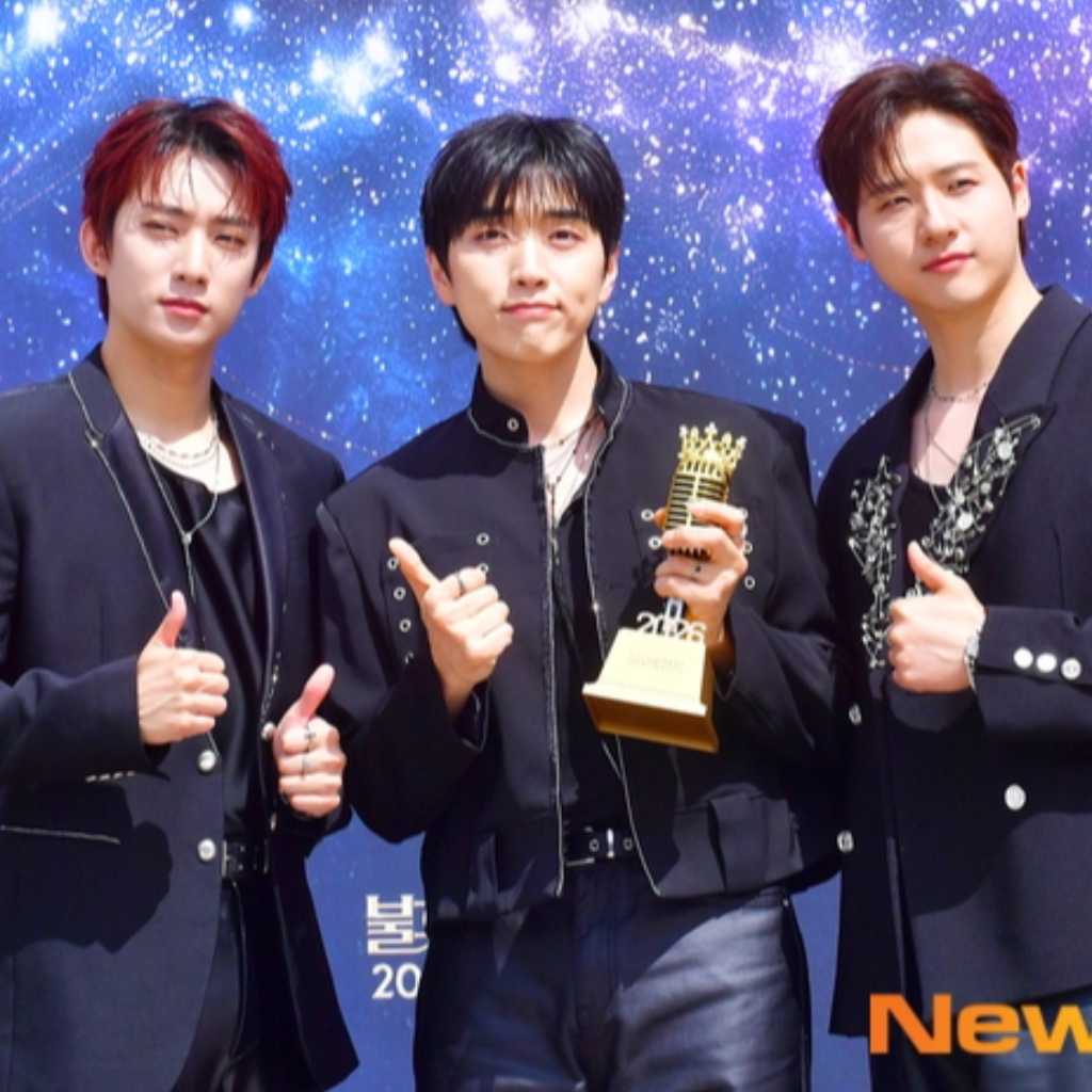 【PHOTO】B1A4、NEXZら「不朽の名曲」2026王中王戦のレッドカーペットに登場