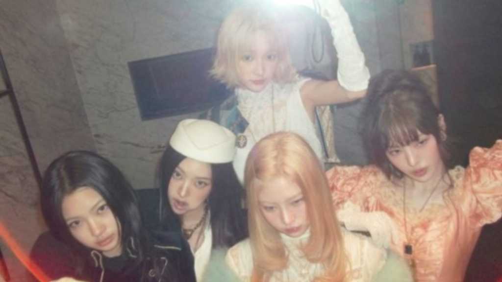 KiiiKiii、ドレス姿でランニングマシンに!?2ndミニアルバム「Delulu Pack」コンセプトフォトを公開