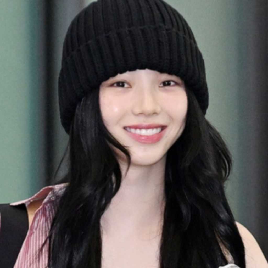 【PHOTO】aespaのKARINA「KCON LA 2025」を終えて韓国に帰国…キュートなリュックを背負って登場（動画あり）