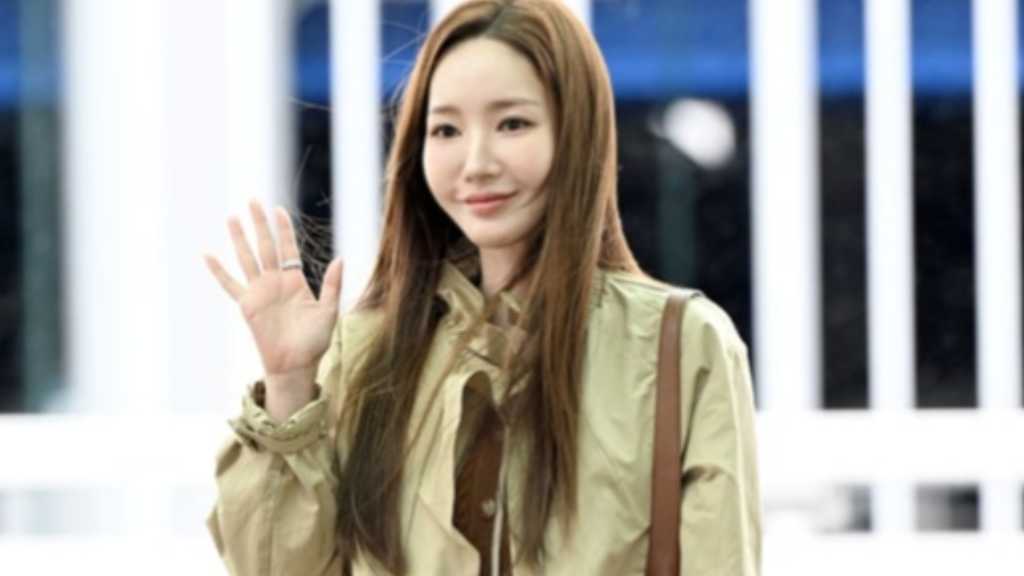 【PHOTO】パク・ミニョン、海外スケジュールのため出国（動画あり）