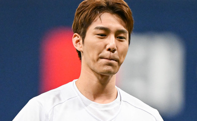 【PHOTO】HALO出身キム・ジェヨン、始球式に登場…豪快な投球を披露