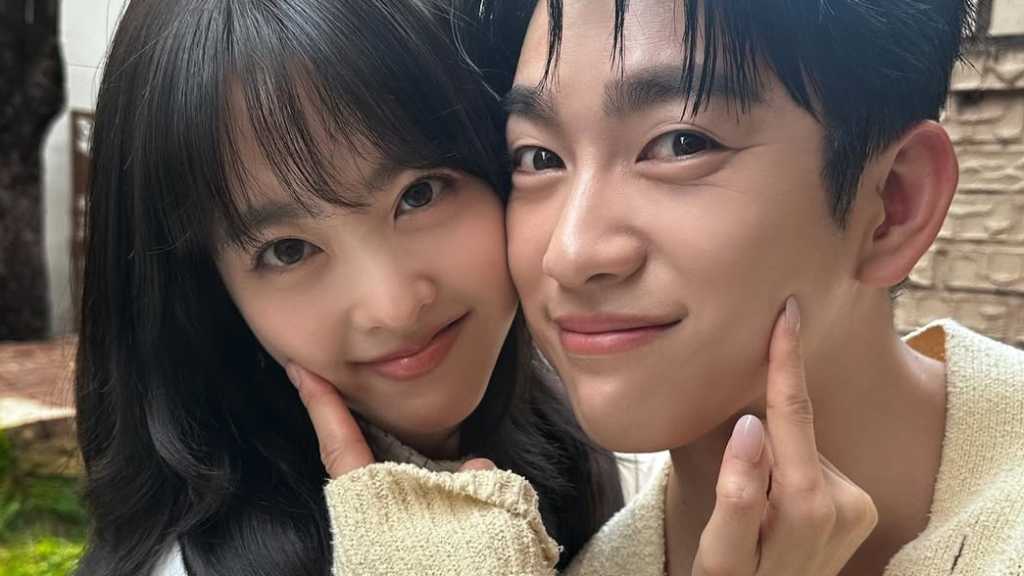 GOT7 ジニョン＆パク・ボヨン、超密着ショットに胸キュン！カップルのような雰囲気