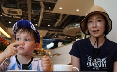 藤田小百合、乳がん闘病中の母親と久しぶりの再会…息子全くんと一緒に日本の実家へ（動画あり）
