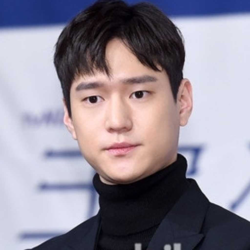 コ・ギョンピョ、女性とフォトブースで不適切な行為？悪質なデマを自ら否定…事務所が法的対応へ